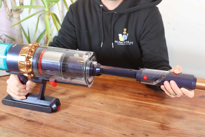 The crevice nozzle integrated into the suction tube of the Dyson Gen5detect.